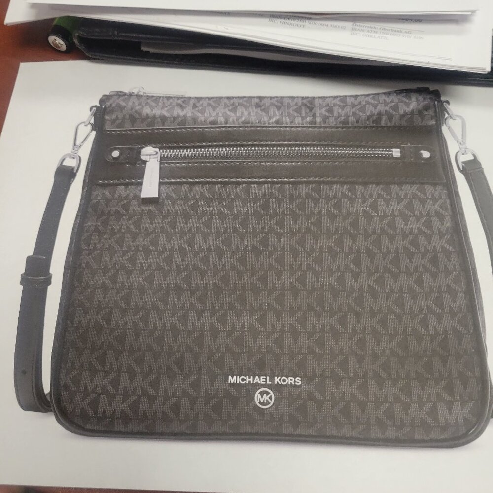 Michael Kors Jet set travel large crossbody with logo charm   black   brand new